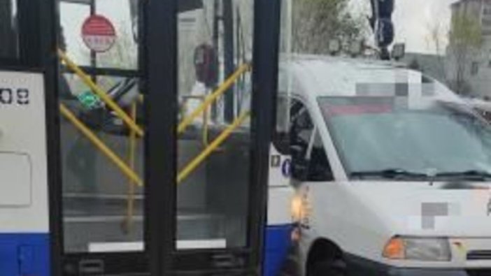 Ankara'da EGO otobüsünün şoförü trafikte tartıştığı aracı sürükledi