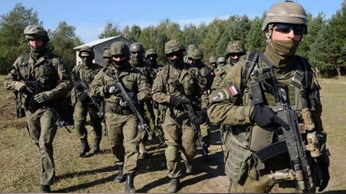 Polonya yeni askeri eğitim programını duyurdu