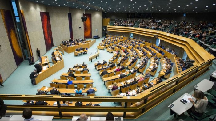 Hollanda Parlamentosu'nda şüpheli paket