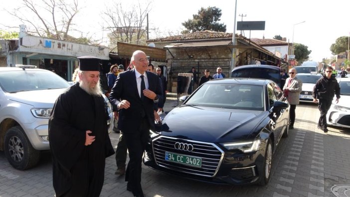 Yunanistan Dışişleri Bakanı Gökçeada'da ayine katıldı
