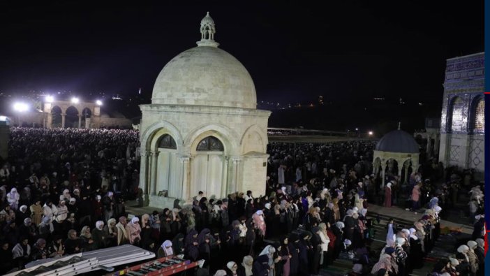 200 bin Müslüman Mescid-i Aksa'da teravih namazı kıldı