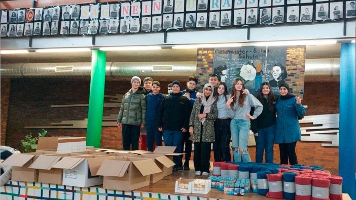 Alman gençlerden Türkiye’deki depremzedeler için yardım seferberliği