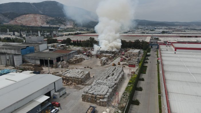 Manisa’da kağıt fabrikasında yangın!