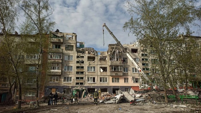 Sloviansk’ta vurulan apartmanda can kaybı 15’e yükseldi