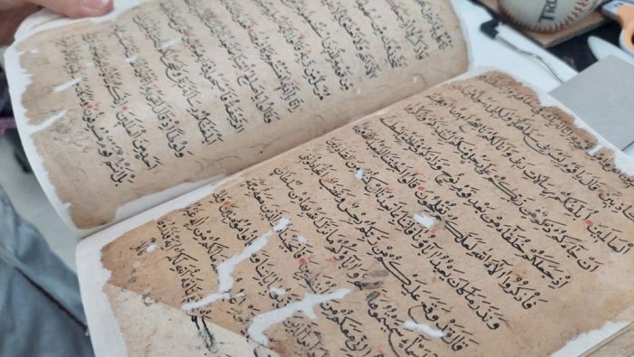 500 yıllık el yazması Kur'an-ı Kerim onarılıyor