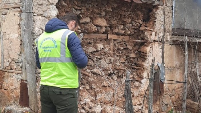 Antalya Büyükşehir ekipleri Adana’da hasar tespit yaptı