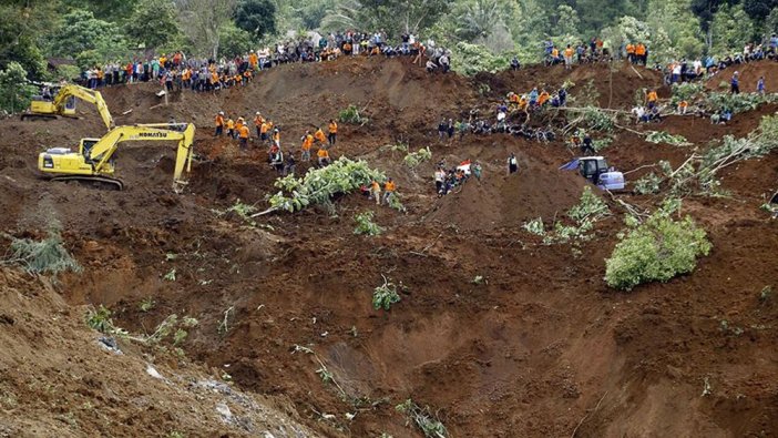Ekvador'da toprak kayması: Can kaybı 43'e yükseldi