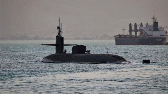 İran, ABD'ye ait nükleer denizaltının uyarıldığını açıkladı