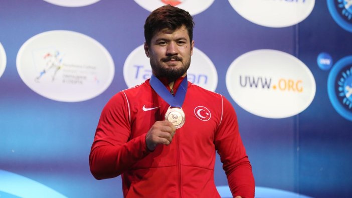 Milli güreşçi Ali Cengiz, Avrupa Şampiyonası'nda gümüş madalya kazandı