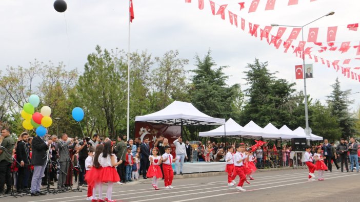 Diyarbakır’da çocuklar iki bayramı bir arada  kutladı