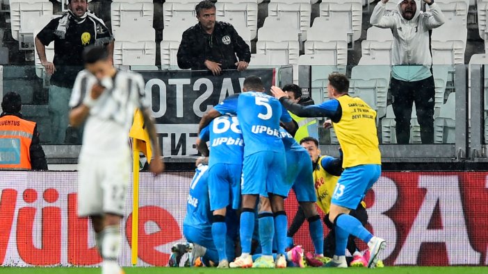 Napoli, Juventus'u 90+3'te yıktı! İtalyan devi şampiyonluğa bir adım daha yaklaştı