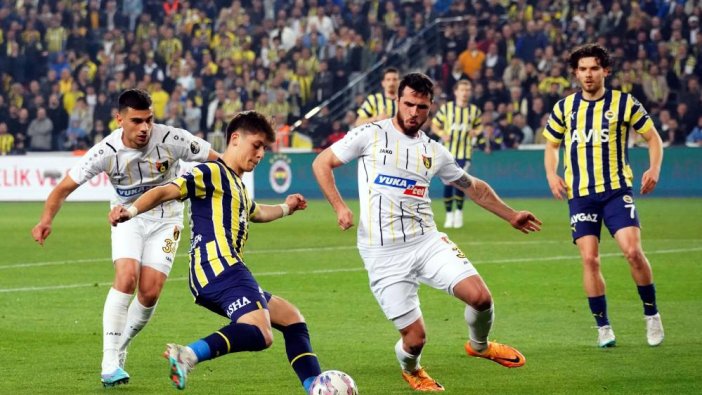 Fenerbahçe İstanbulspor'la berabere kalarak zirve yarışında yara aldı