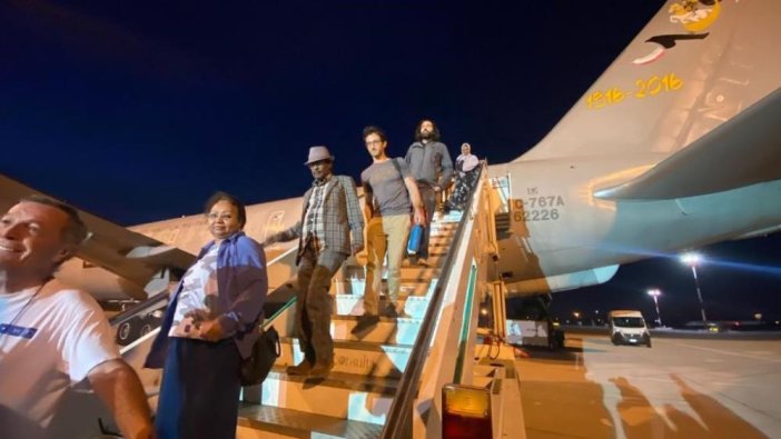 İtalya Sudan'dan 200 kişiyi tahliye etti