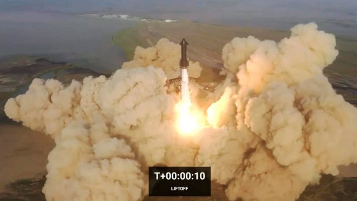 SpaceX’in Starship roketi kalkıştan 4 dakika sonrası patladı