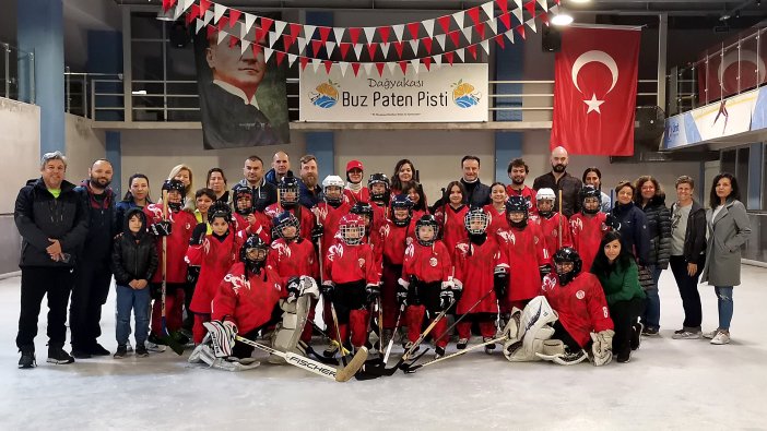 Antalyaspor buz hokeyi takımı maçlara hazır