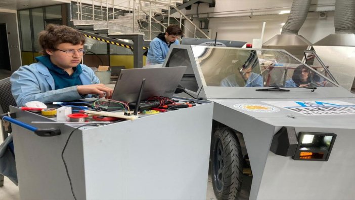 Liselilerin ürettiği elektrikli araç “Evcar V2” TEKNOFEST’te yarışacak
