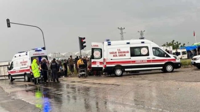 Adana’da işçileri taşıyan minibüs devrildi: 9 yaralı!