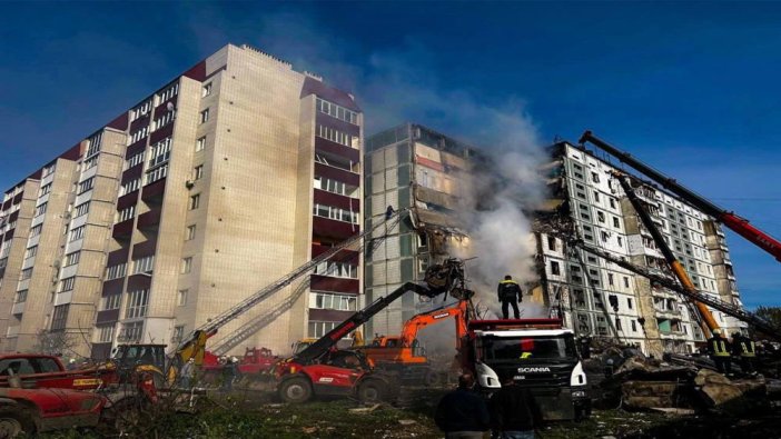 Rusya durmak bilmiyor! Ukrayna’da binaları vurdu: 8 ölü