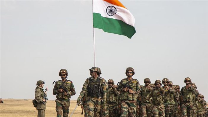 Hindistan, Sudan'dan 2 bin 400 vatandaşını tahliye etti