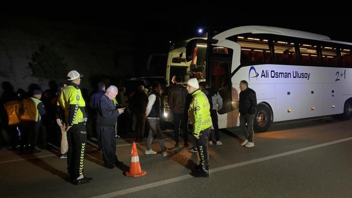 Sinop'ta yolcu otobüsü devrildi: Çok sayıda yaralı var
