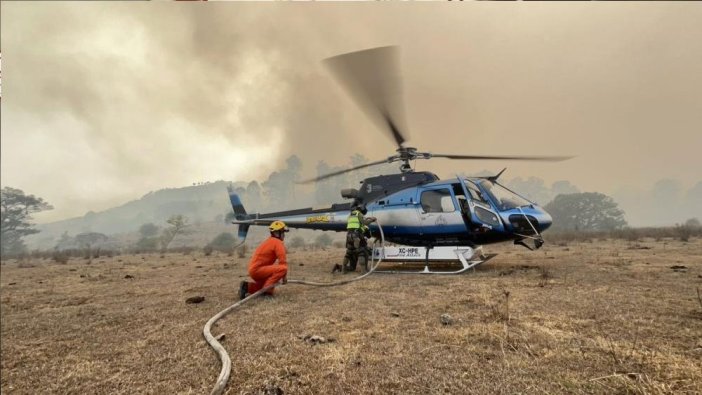 Orman yangınında alevlerle mücadele eden 1 itfaiyeci hayatını kaybetti