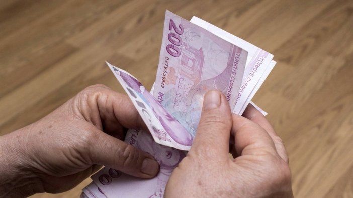 Seçim öncesi flaş duyuru: 7 bin 500 lira ve üzeri alan emeklilere bu ödeme yapılacak!