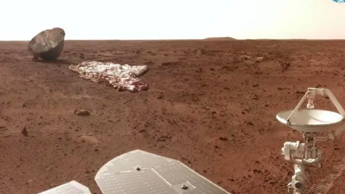 Bilim insanları şokta! Mars'a kar yağdığı keşfedildi!