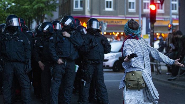 Berlin'de 1 Mayıs gösterisinde polis ile eylemciler arasında arbede çıktı