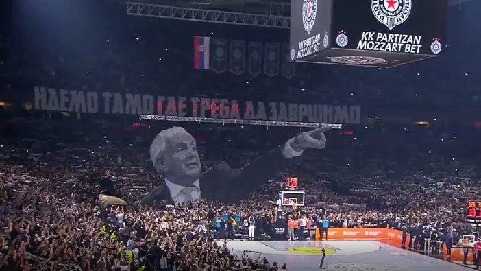 Partizan taraftarı EuroLeague'e damga vuruyor: Obradovic'e krallar gibi karşılama