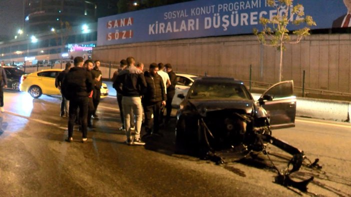 Kadıköy’de gece yarısı zincirleme kaza! Yaralılar var!