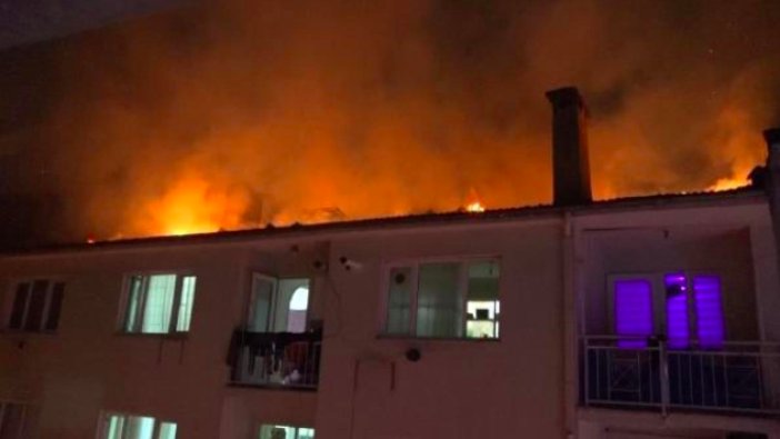 Bursa'da 5 katlı binanın çatısında yangın çıktı