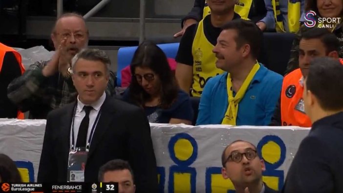 Fenerbahçe-Olympiakos maçında damgasını vuran atışma: Itoudis ve taraftar kavga etti