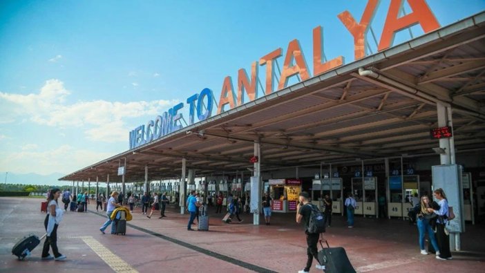 Antalya’ya hava yolu ile turist yağıyor: Turist sayısı 2 milyonu geçti