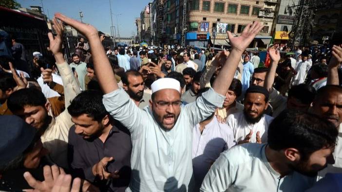 Pakistan'da İmran Han'ın tutuklanmasının ardından protestolar düzenlendi