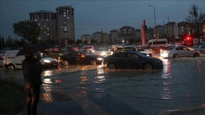 Ankara'da sağanak yağış  günlük yaşamı zorladı