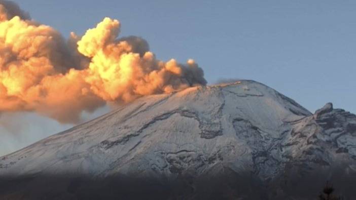 Popocatepetl Yanardağı’nda şiddetli patlamanın külleri evlere kadar ulaştı
