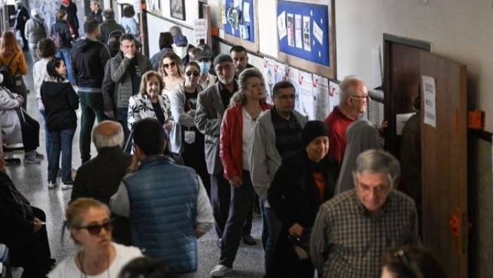 İstanbul'da 30 bin 803 sandıkta oy verme işlemi başladı