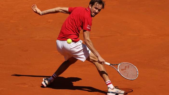 Roma Açık Tenis Turnuvası'nda Medvedev ve Rublev tur atladı