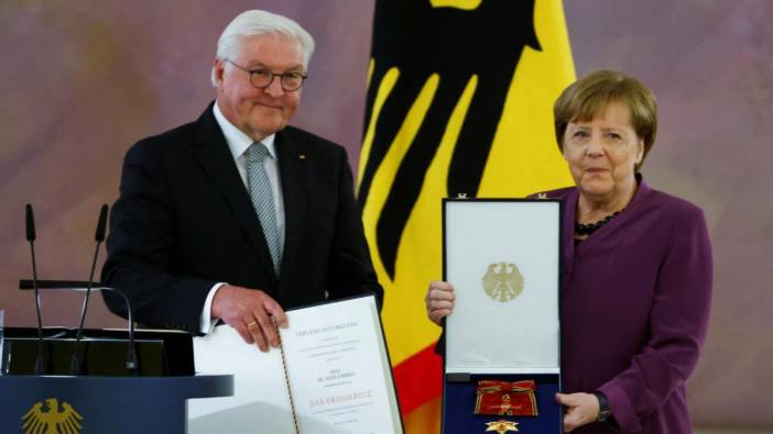Almanya’nın eski Başbakanı Merkel devlet ödülü ile onurlandırıldı