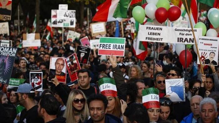 Berlin'de İranlı Azerbaycan Türklerinden rejim karşıtı protesto