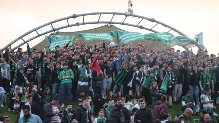 Spor Toto 1. Lig'e yükselen Kocaelispor, şampiyonluk kupasına kavuştu