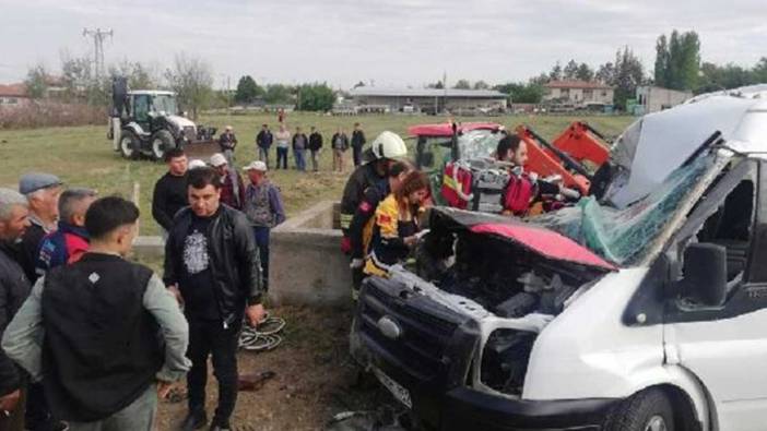 Konya'da tarım işçilerini taşıyan minibüs devrildi: 1 ölü 8 yaralı