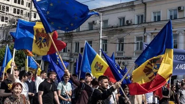 Moldova ayakta! Binlerce kişi AB üyeliği için miting düzenledi