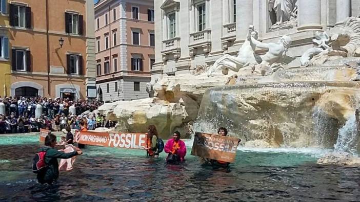 İklim aktivistlerinden İtalya Senatosu önünde eylem