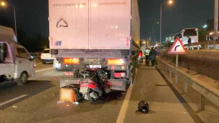 Motosiklet TIR'a saplandı: 1 ölü