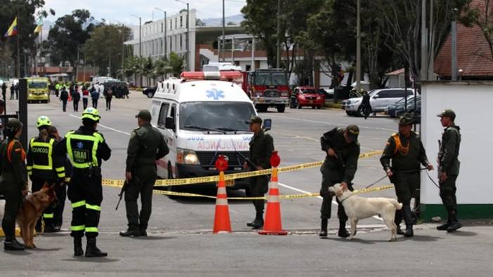 Kolombiya'da bombalı saldırıda ikisi polis 3 kişi hayatını kaybetti