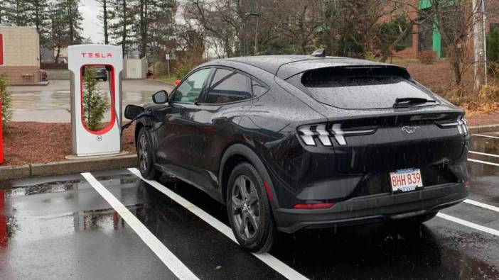 Ford ve Tesla elektrikli otomobil için bir araya geliyor!