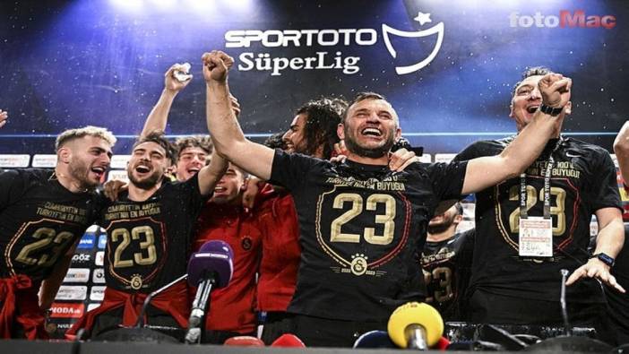 Şampiyon Galatasaray İstanbul'a indi