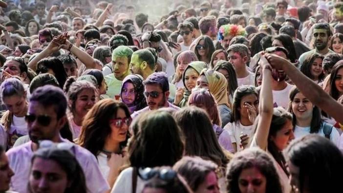 Türkiye Gençlik Araştırması’na göre gençlerin sadece % 17.3'ü mutlu! Peki geriye kalanlar?