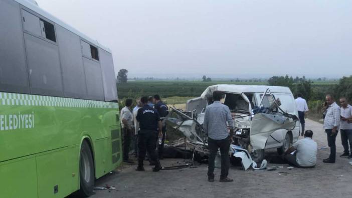 Adana'da trafik kazası: 2 ölü, 10 yaralı